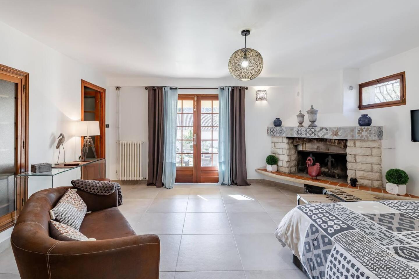 L'Angeannie Roquefort-la-Bédoule Exterior foto